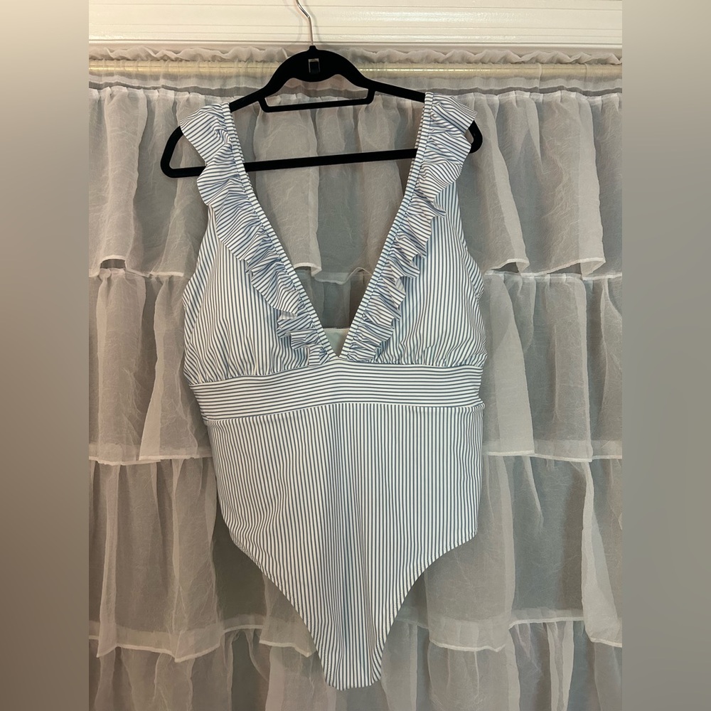 H&M never been worn swimsuit (still with all protective stickers) size XXL